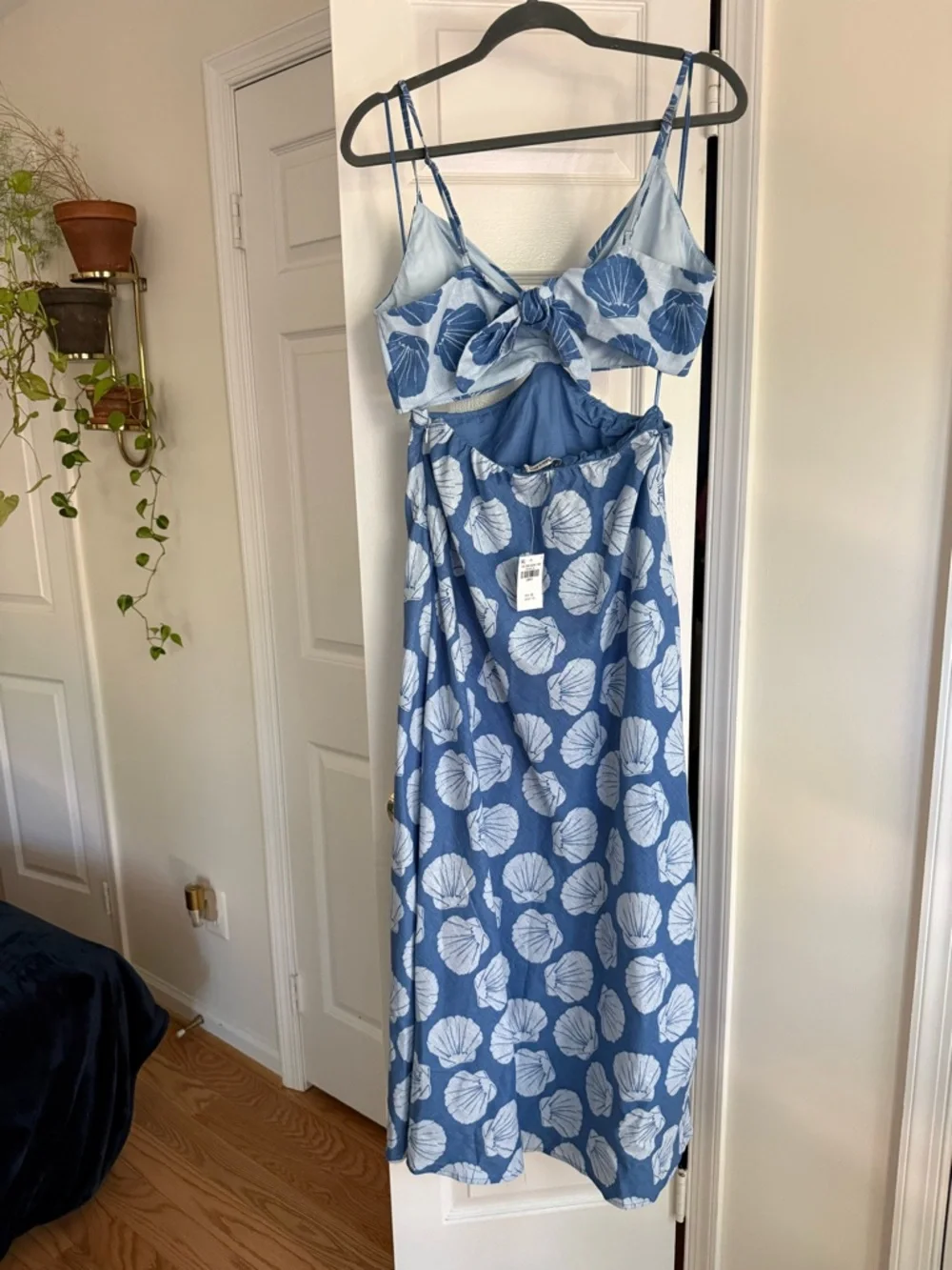 NWT Abercrombie Shell Print Cutout Twist Front Maxi Dress Blue Linen Size L